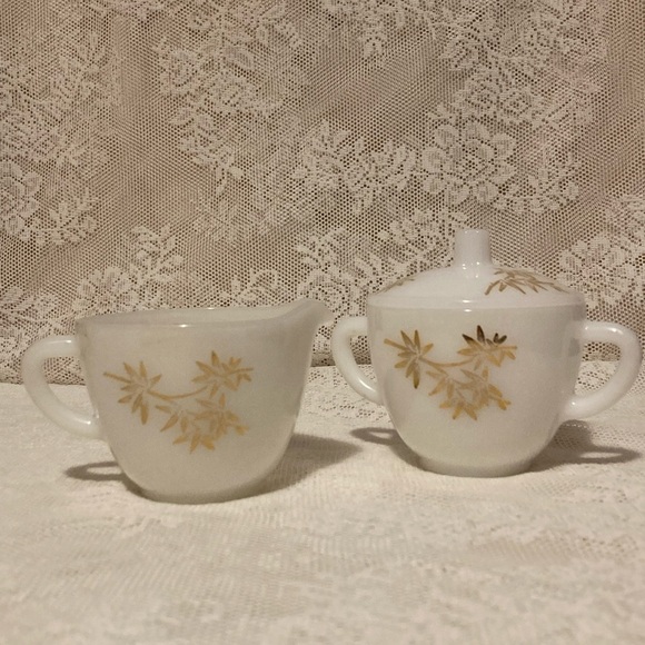 Vintage Federal White Milk Glass Golden Glory Pattern Creamer & Sugar Bowl w Lid - Picture 3 of 4